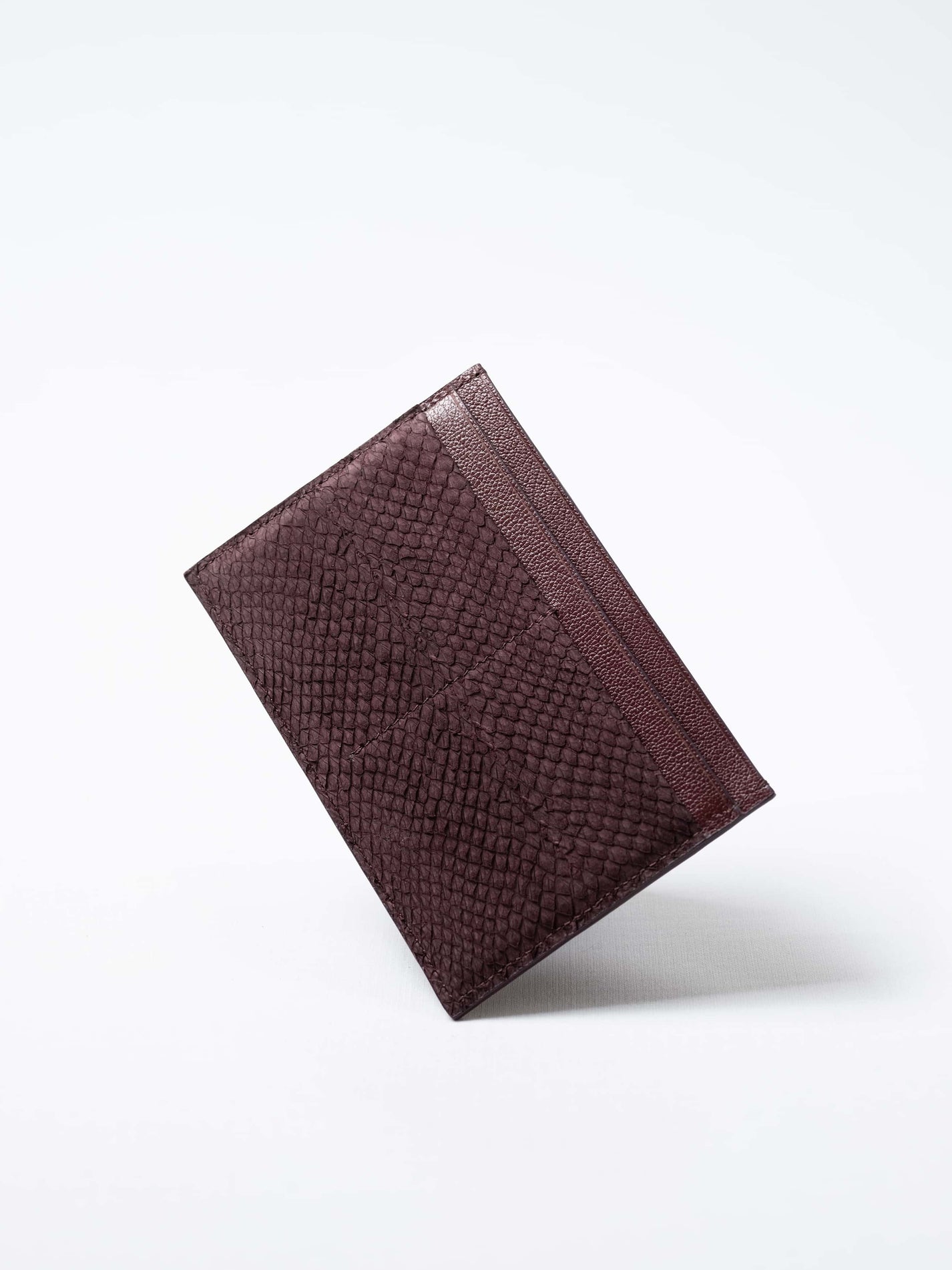 Discover the burgundy Aurora travel wallet, handcrafted in sustainable salmon leather. A luxury accessory designed for passports, cards, and modern journeys