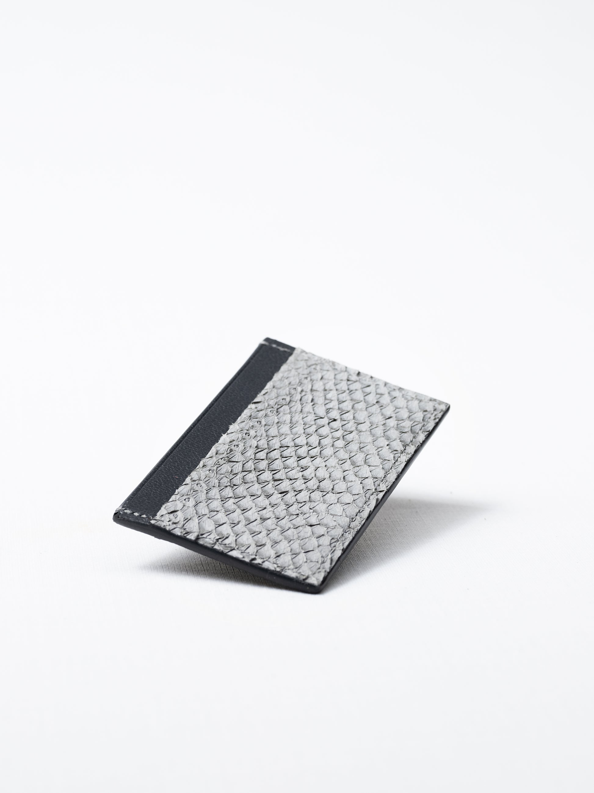 Bothnia gray card holder made of salmon leather, front view on white background