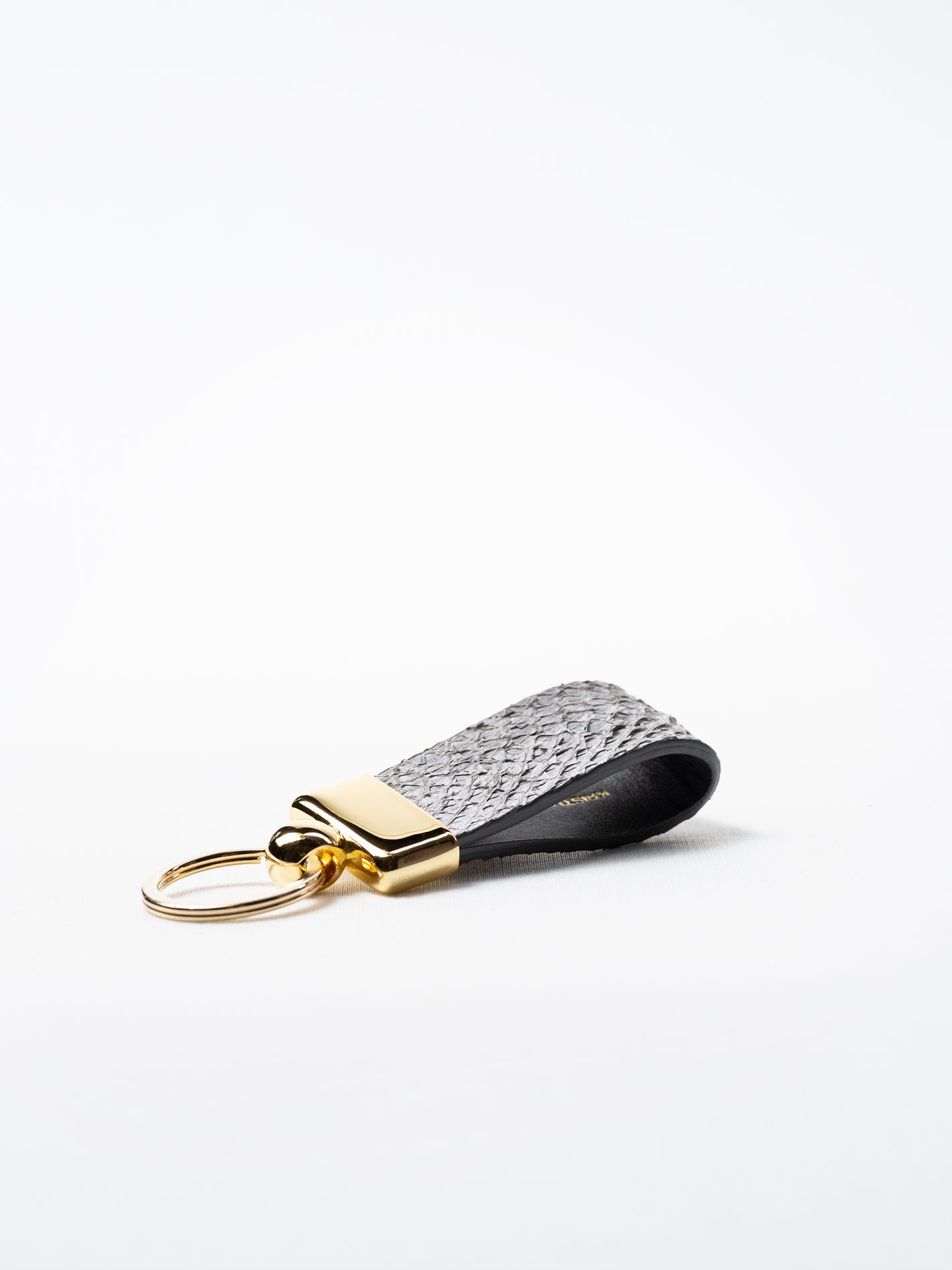 Himalayan Gray salmon leather key ring with gold-plated hardware
